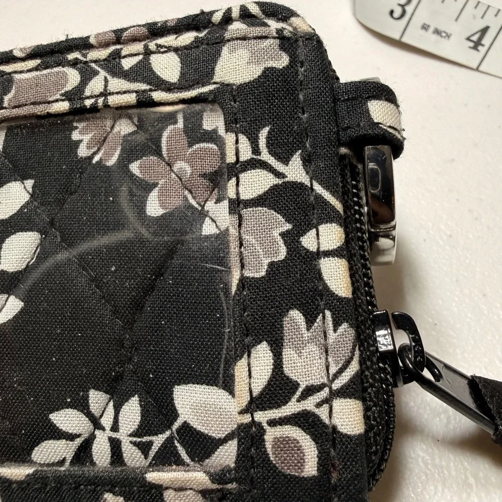 Vera Bradley Quilted Floral Zip ID Case Wallet Keychain Black White OS